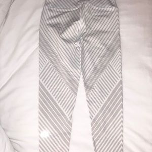 ALO Yoga Cropped Pants - Small